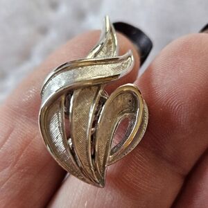 Vintage Crown Trifari Sweater Clip or Earrings Sweater Chain Combo / Silver